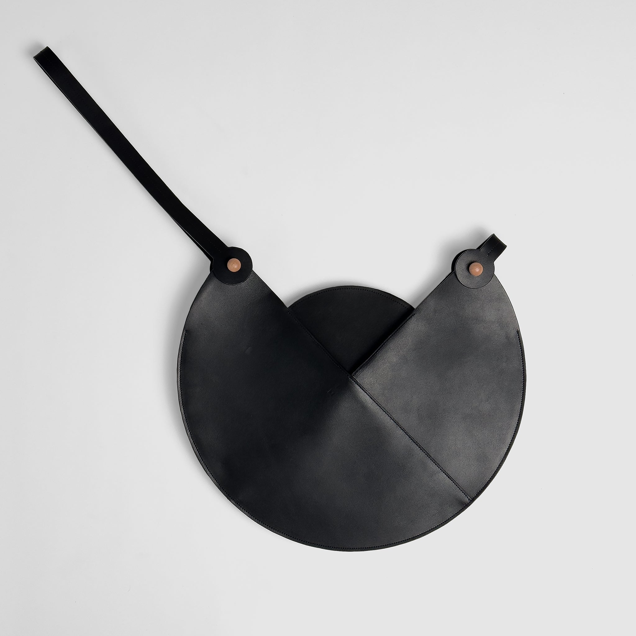 011 Totem - Black | Dotlinesurface